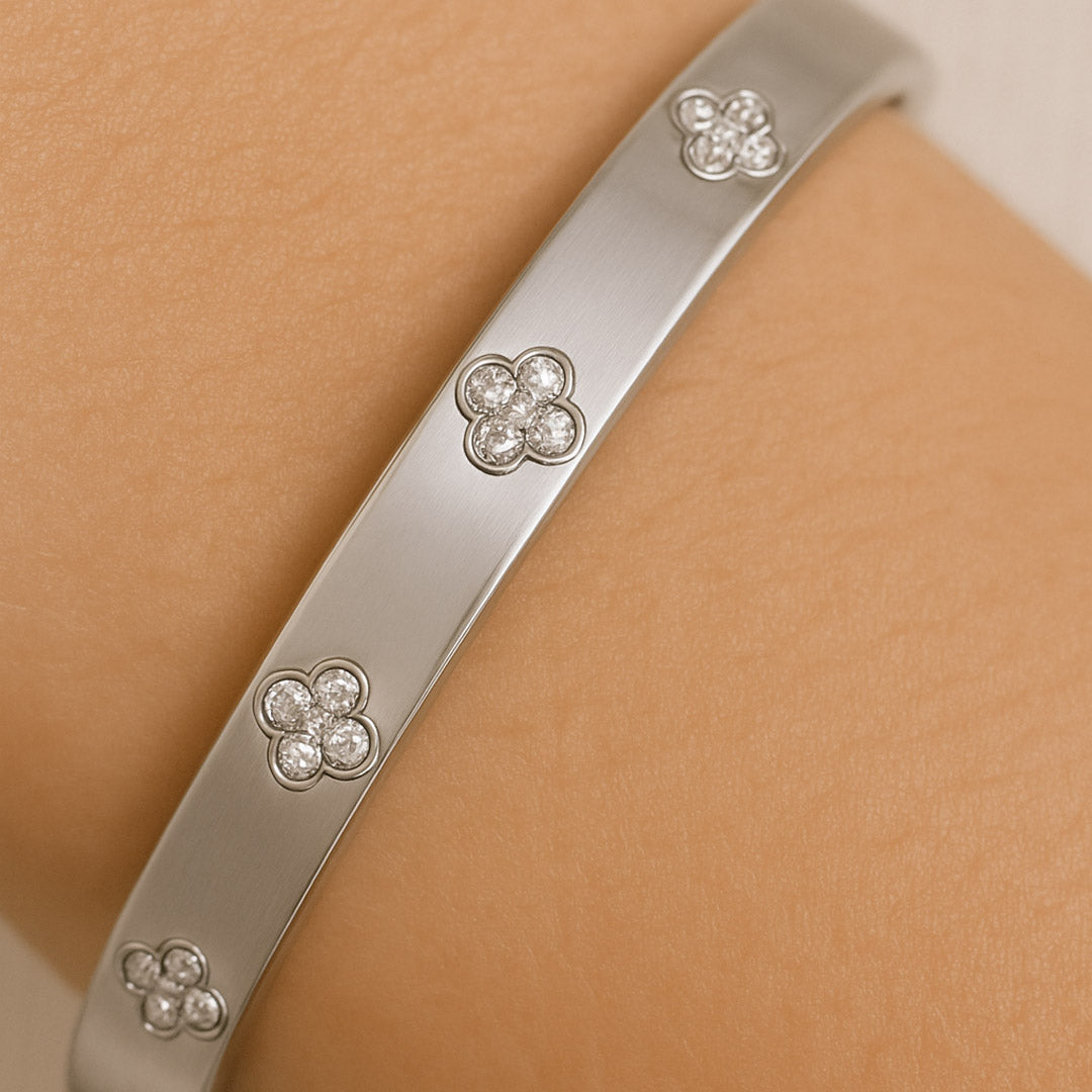 Radiance Clover Bangle (silver)